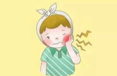 進(jìn)食、遇到冷熱刺激時(shí)產(chǎn)生疼痛